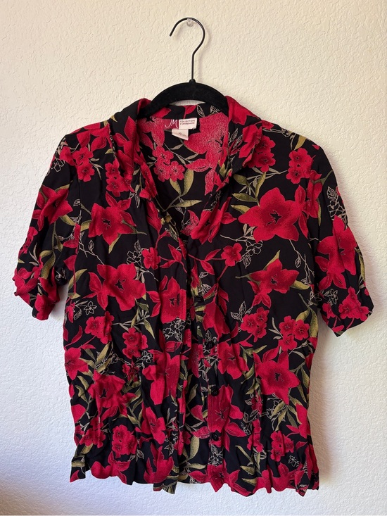 JM Collection Tops - Feminine Floral Button Up